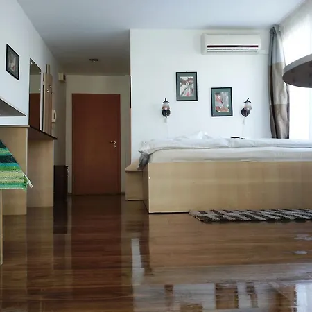 Lucas 10 Apartmanhotel